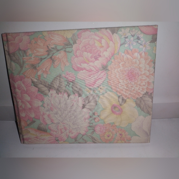 New never used flower guest book - Picture 1 of 2